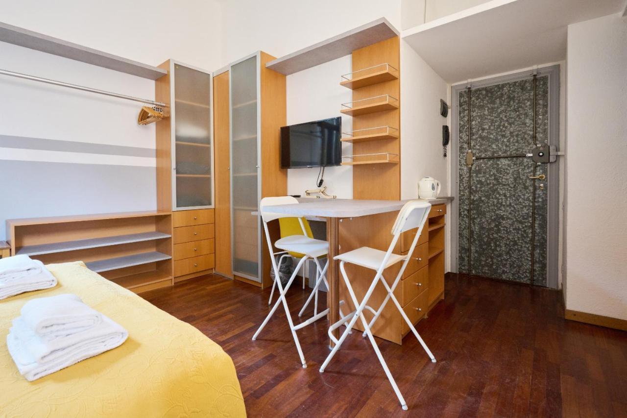 Artist Nadia'S Apartment In Porta Vercellina Милан Экстерьер фото